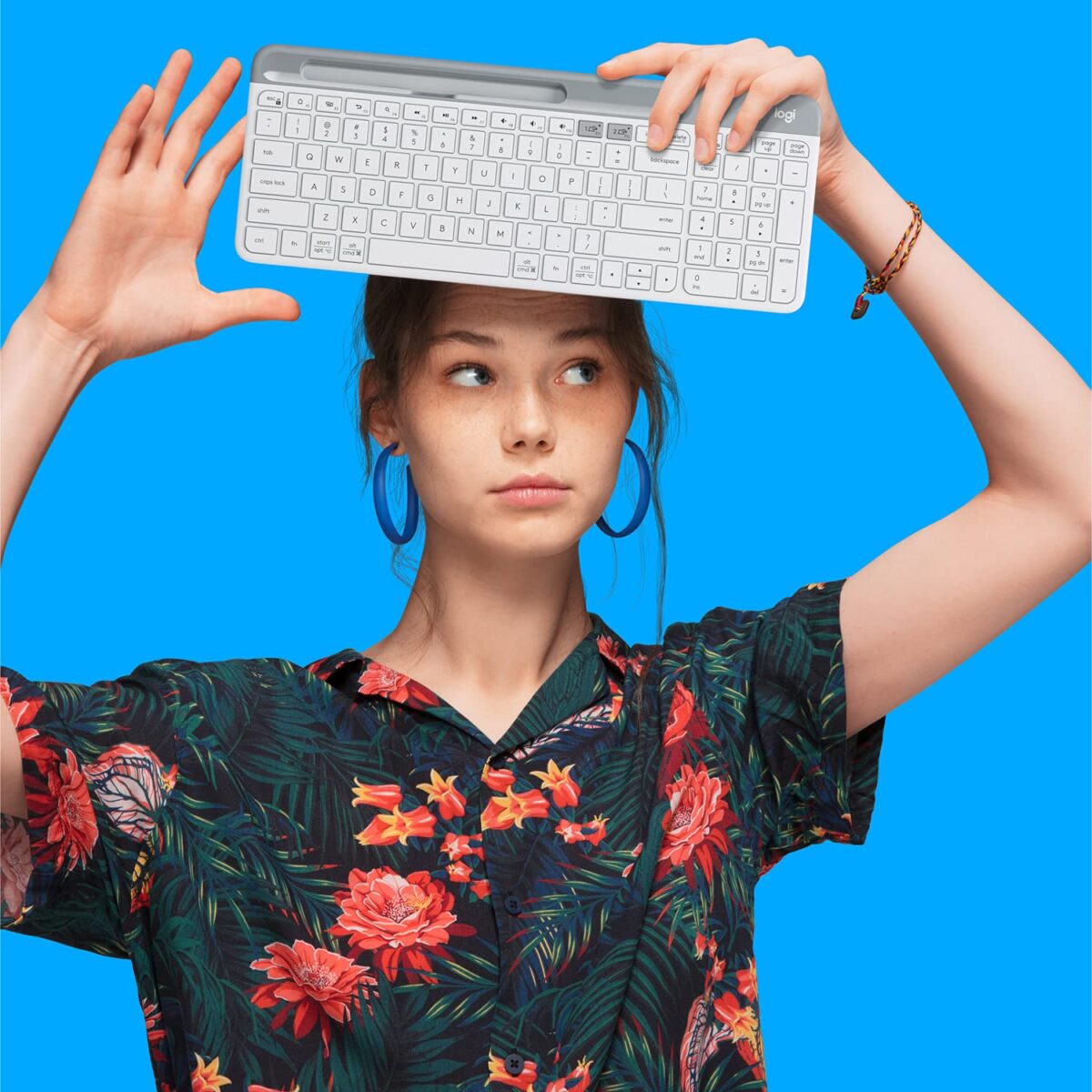 Logitech K580 Slim Multi-Device Wireless Keyboard Bluetooth/Receiver, White - Image 4